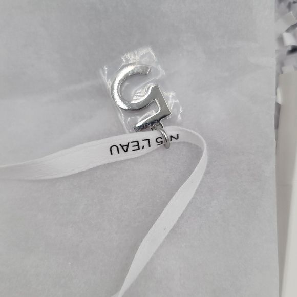Chanel No 5 charm and ribbon Collectors Gift - Picture 4 of 5
